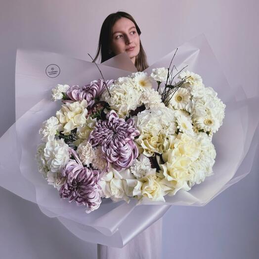 Букет с хризантемами, гортензиями и герберами "LILAC MIST"