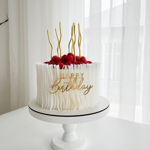 Торт с малиной на день рождения