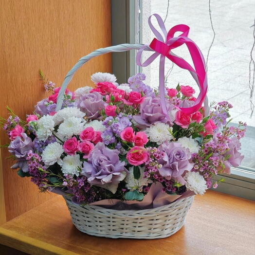 Корзина с цветами "Лавандовая малина"
