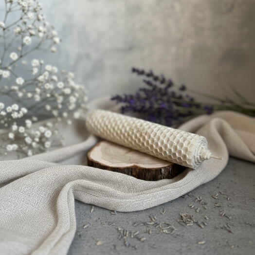 Белая свеча из вощины «Свет и гармония» (размер M)