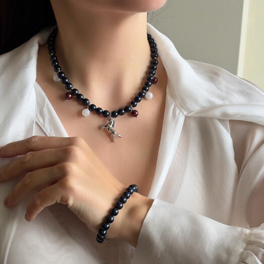 Комплект из Майорки с подвесками и талисманом-лошадкой