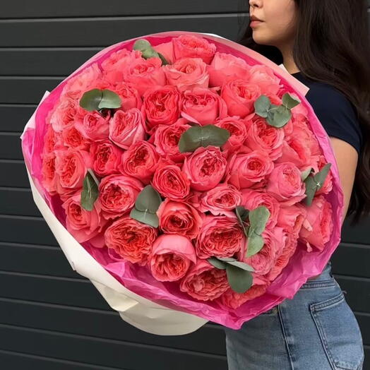Букет "51 пионовидных роз Pink Expression с эвкалиптом"