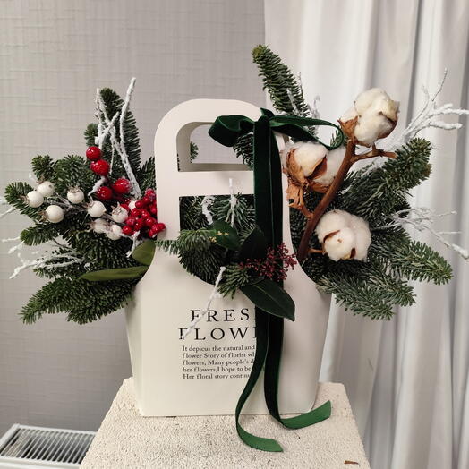 Композиция с нобилисом в сумке