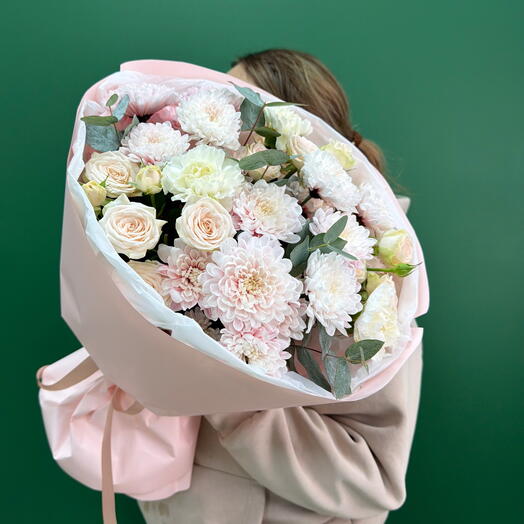 Нежный букет с кустовой розой 🌸