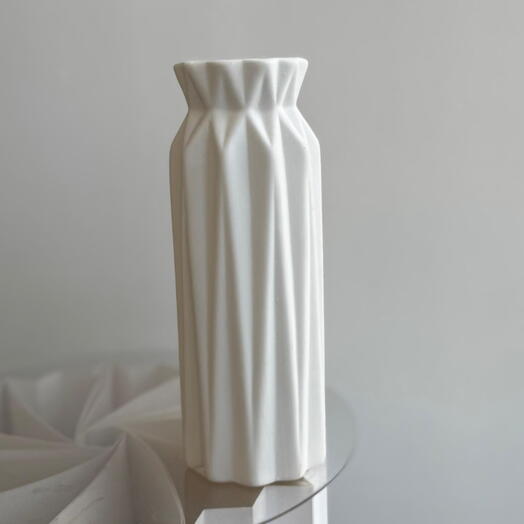 Ваза резная керамика - белая
