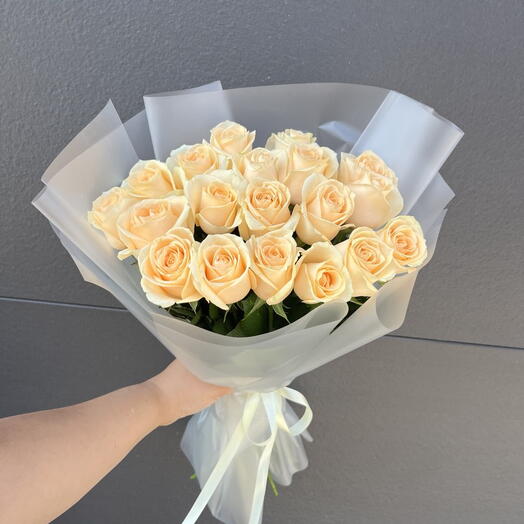 Персиковые розы 19 шт