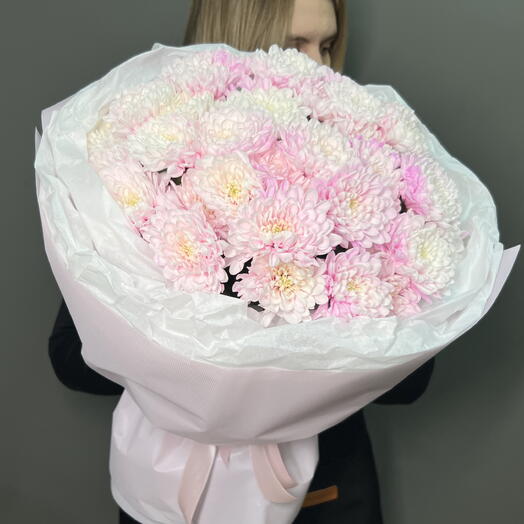Букет из 9 хризантем в розовой упаковке 🌸