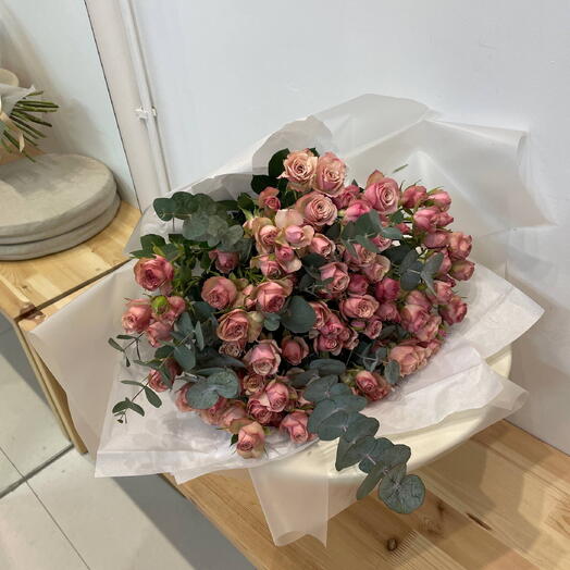 Букет из кустовых роз капучино