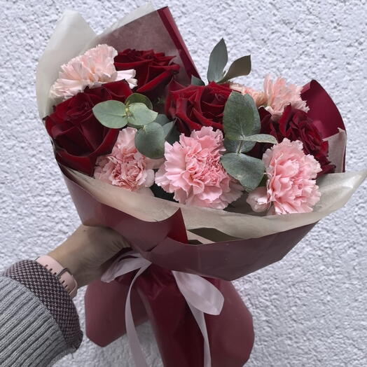 Букет с розой и диантусами "На Красной планете"