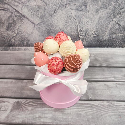 Премиум Бокс букет Клубника в шоколаде 11 ягод любимой девушке