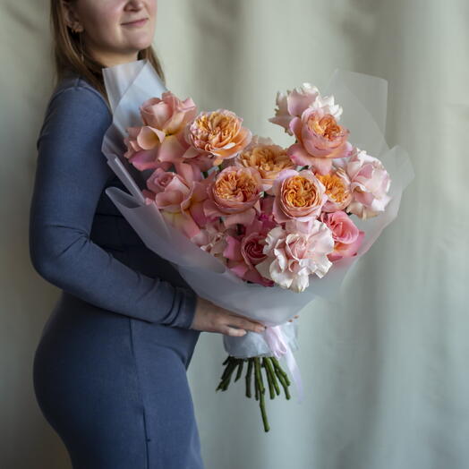 Нежный букет с розами