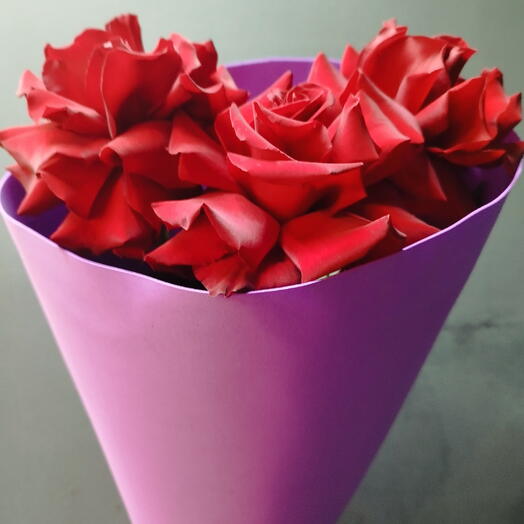 Крупные французские розы на День влюблённых в фоамиране