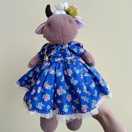 Игрушка ручной работы "Коровка"
