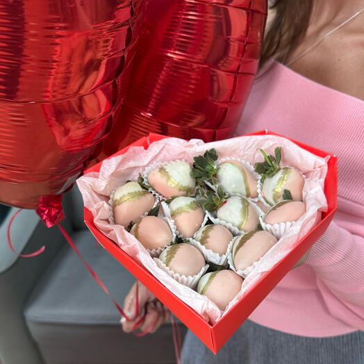 Клубника с шарами