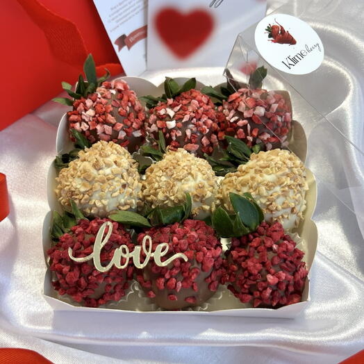 Клубника в шоколаде «Love» 9 ягод, подарок любимой
