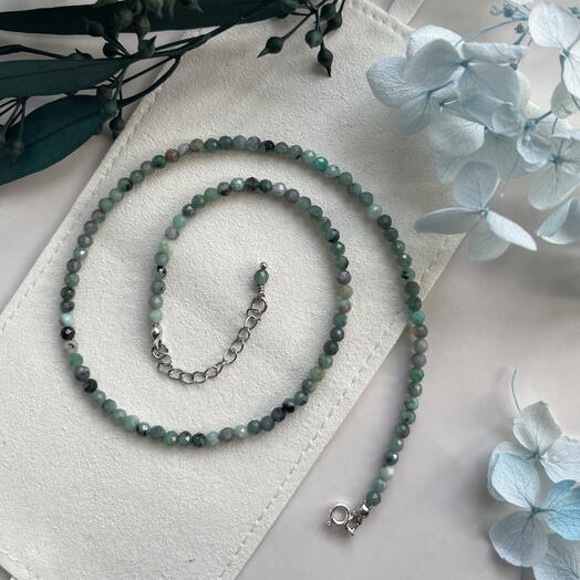 Чокер из натуральных изумрудов