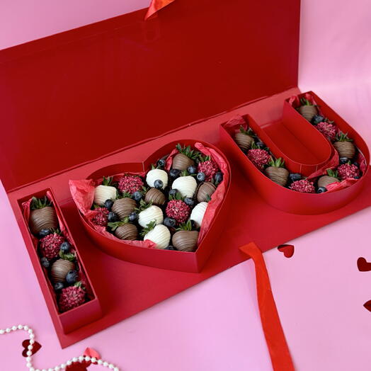 Премиум набор клубника в шоколаде I love you на 14 февраля