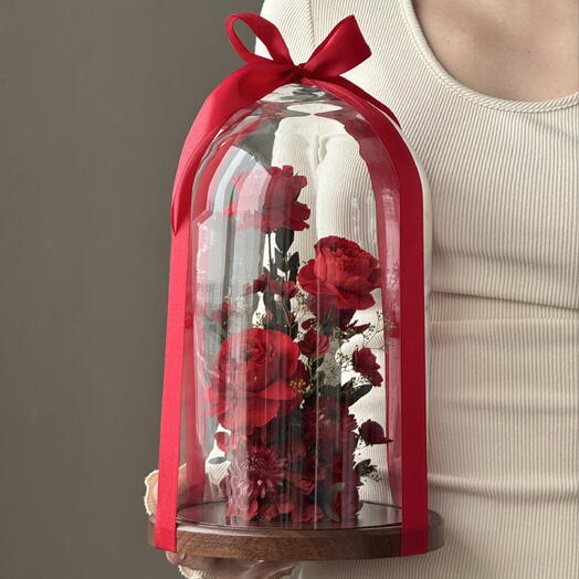 Композиция в колбе со стабилизированными розами