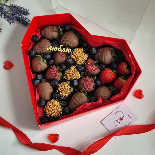 Клубника в молочном шоколаде 16-19 шт большое сердце девушке, жене, любимой