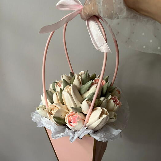 Зефирные цветы в корзине