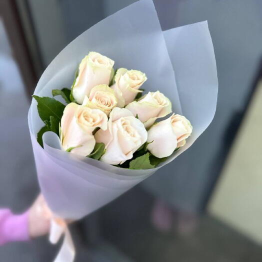 Небольшой букет из 7 бежевых роз