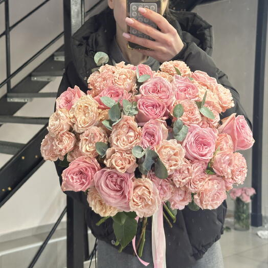 Букет з гілочкових троянд + півонії Pink Ohara