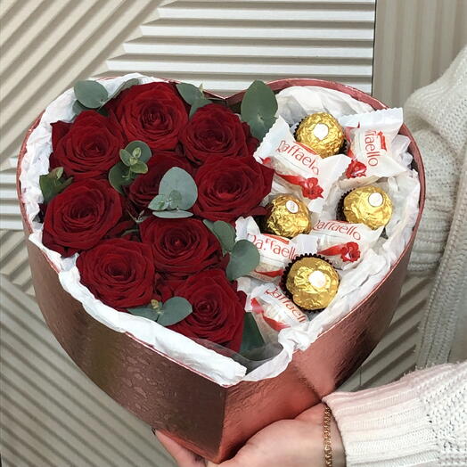 Набор с розами и конфетами для вашего дня