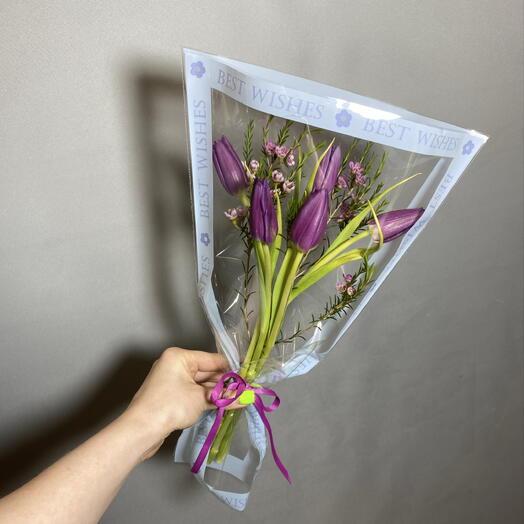 Милый Букет из 5 Фиолетовых Тюльпанов