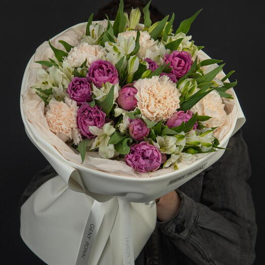 Авторский букет "Madam Di 🌷" с кустовыми пионовидными розами