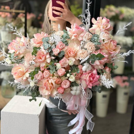 Peony Dream - роскошный бокс с пионовидными кустовыми розами и французскими розами ES47