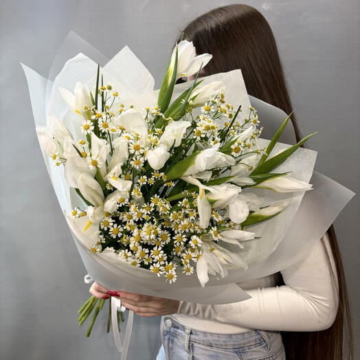 Букет с Ирисами и Ромашкой