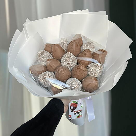 Букет из клубники в шоколаде «Белая ночь»