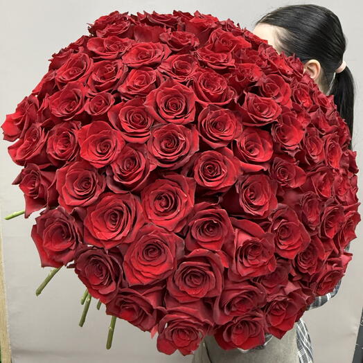 Большой букет из бордовой розы Экспловер 101🌹