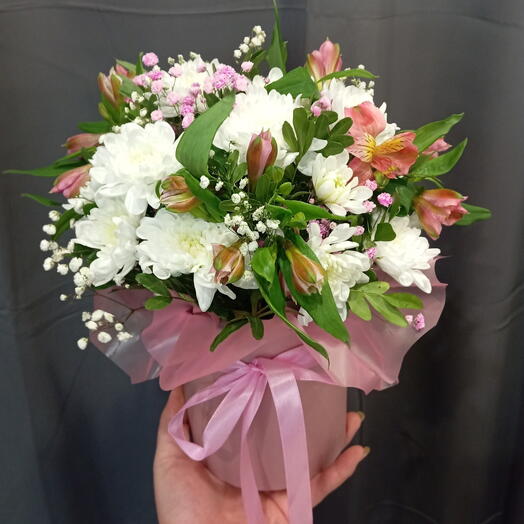 Коробка с альстромерией и хризантемой