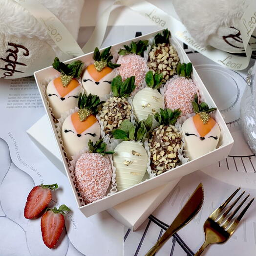 Клубника в Шоколаде Лисички 9-16 шт. Бельгийский шоколад Callebaut. Подарочный детский набор 5500. Leora chocolate