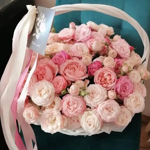 Корзина с пионовидными розами 50*50