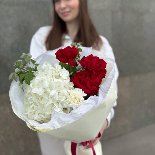 «Французский поцелуй в белоснежных облаках» 🌹🍓🤍Гортензия, Французская Роза, Диантус♥️🌹