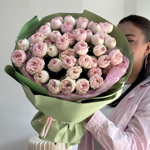 Букет с кустовыми розами SOFT ELEGANCE L