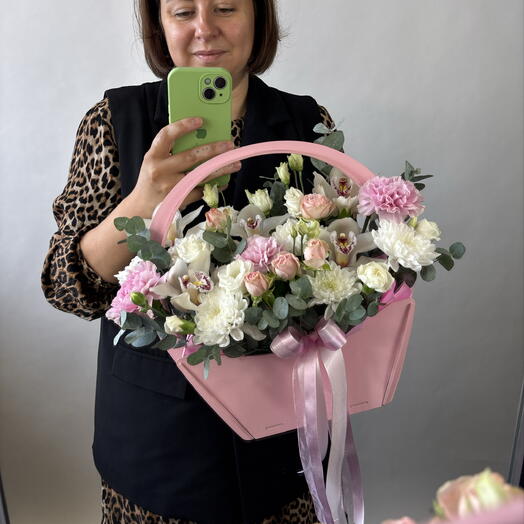 Нежная композиция с орхидеями