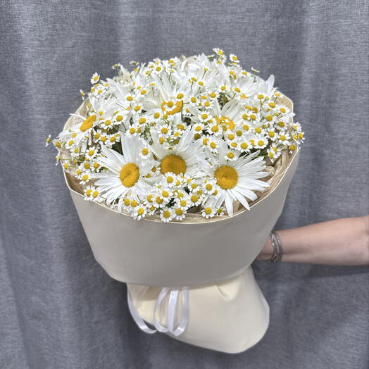 Букет с ромашками крупные и мелкие