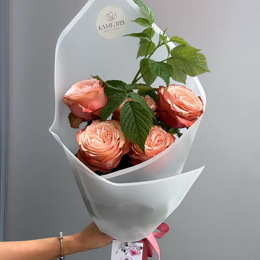Букет из 5 кирпичных роз и малины 🧡