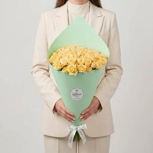 Букет из 35 желтых кустовых роз GREEN