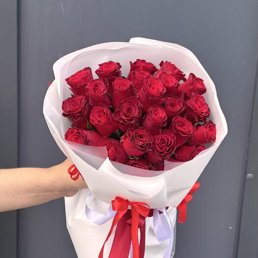 Букет из 25 роз в авторской упаковке