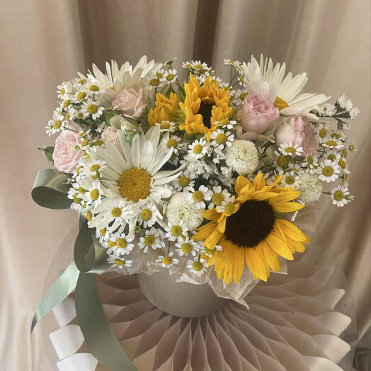 Композиция с ромашками и подсолнухом 🌻