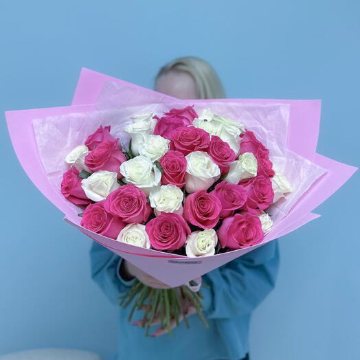 Букет из 35 розовых и белых роз «Сладкая парочка»💗🤍 25693