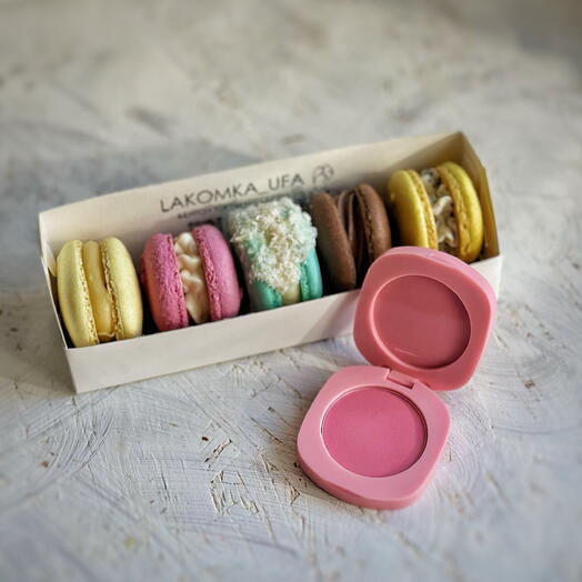 Макарон в подарок + подарок
от Vivienne Sabo - румяна MACARON
