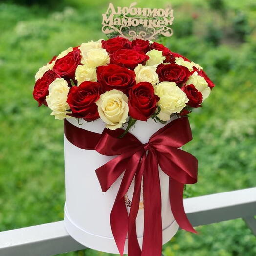 Цветы в коробке  Для самой красивой мамы