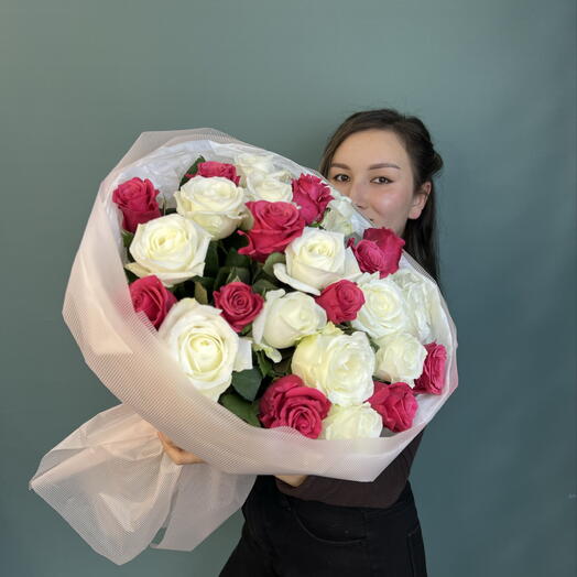 Букет из 25 бело-розовых роз 🌹в нежной упаковке 💓
