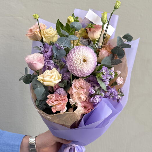 Букет фиолетовый сезонными Георгинами ,эустомой 🍭🩷🦋ароматная маттиола ,гвоздика
