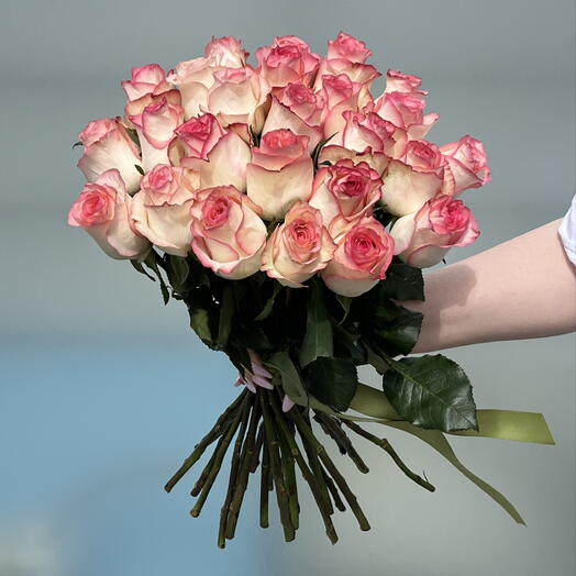 Эко-букет из 25 нежных роз